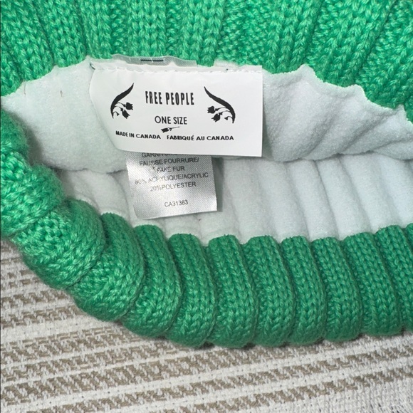 Free People Pom Beanie NWOT - Picture 2 of 2
